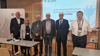 Pracownicy Katedry Inżynierii Środowiska podczas III Konferencji Naukowej Energetyki Rozproszonej KNER 2025.